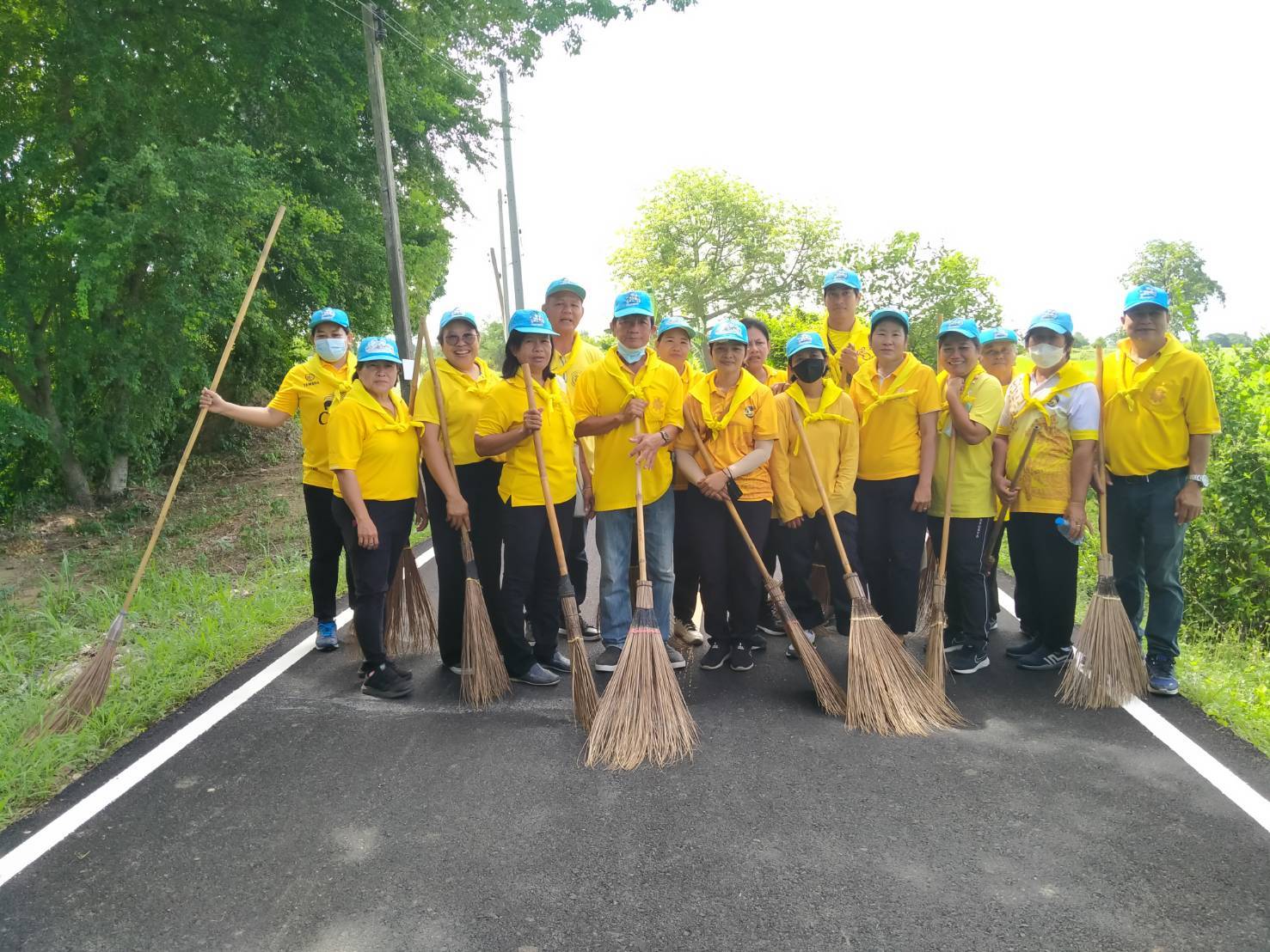 ศูนย์ผู้นำจิตอาสาพัฒนาชุมชนตำบลพรหมบุรี ร่วมกิจกรรมจิตอาสาพัฒนาวัดพรหมบุรี